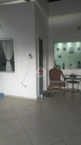 Casa com 3 Quarto(s) e 2 banheiro(s) para Alugar, 125 m² por R$ 2500 / Mês