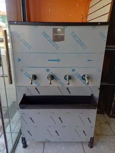 Bebedouro Industrial Inox 4 torneiras, ótimo funcionamento.
