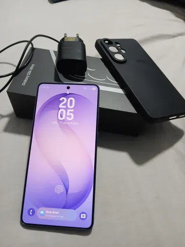 S26 ultra 256 troco em iphone pois não mim adaptei com Android Troco Tbm em iphone