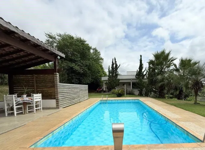 Chácara com 3 dormitórios à venda, 3800 m² por R$ 1.530.000 - Itapeti - Guararema/SP