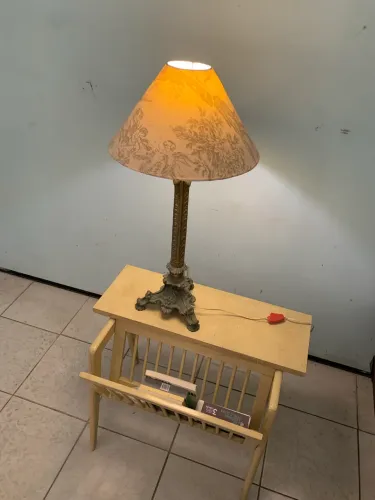 Luminária de Mesa Vintage do Revivale Barroco com Abajur de Motivo de Querubim