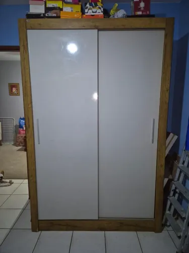 GUARDA-ROUPA DE SOLTEIRO À VENDA