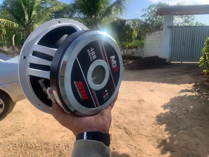 Vende - se módulo, médio entre outros equipamentos de som automotivo.