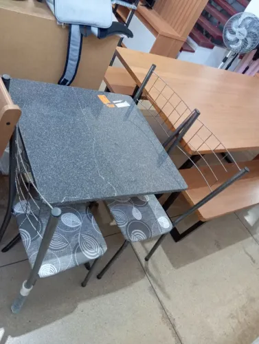 Mesa nova 4 cadeiras
