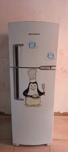 Vende-se geladeira brastemp funcionando perfeitamente faço entrega