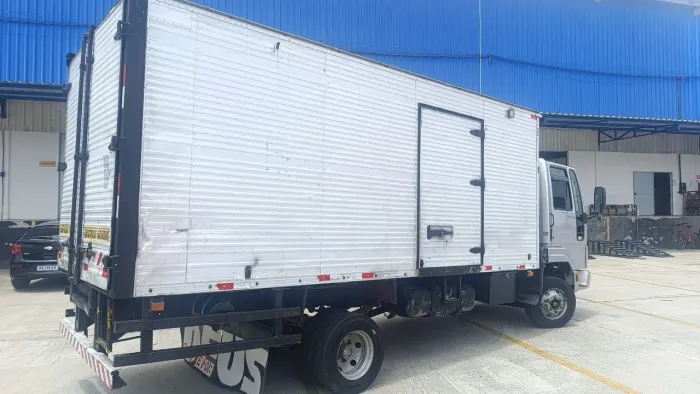 Caminhão em perfeito estado de uso