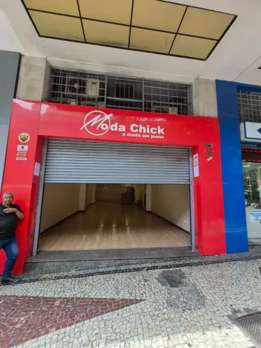 Ponto comercial/Loja/Box para aluguel possui 220 metros quadrados