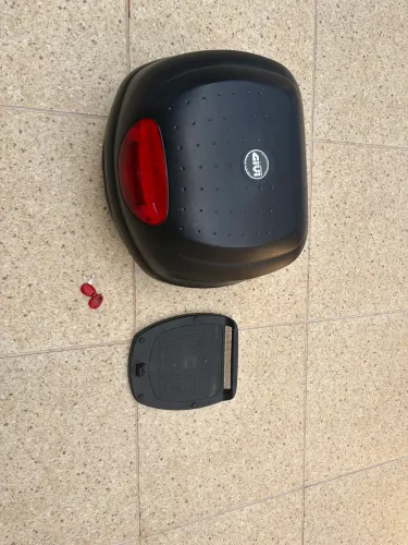 Baú para moto novinho com 2 chaves