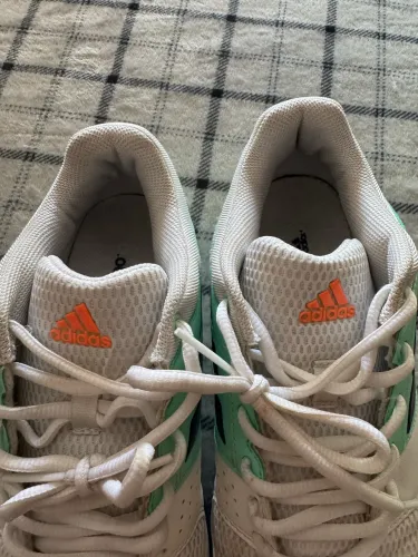 Tênis adidas
