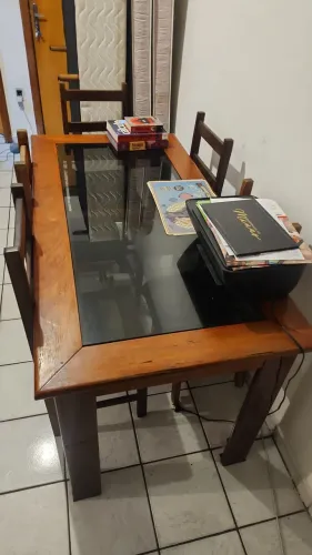 Mesa de janta com 5 cadeiras