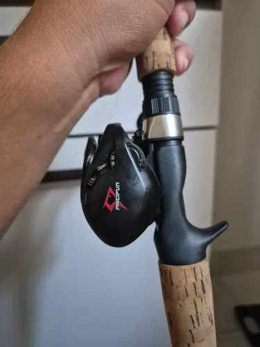 Vendo carretilha Piscifun Carbon com vara