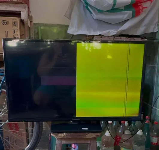 TVs com problemas no display: Panasonic TC-32A400B e Philco Roku TV