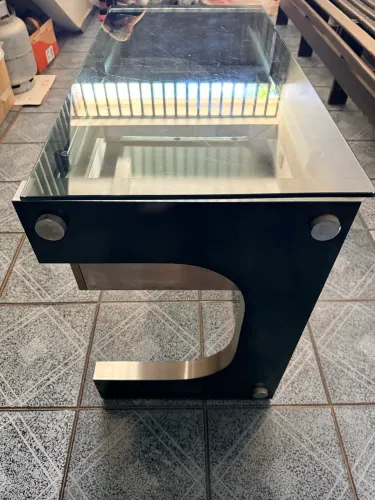 Mesa de Escritório com Tampo de Vidro