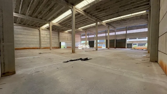 Galpão para Venda - Industrial de Alto Padrão de 1.395 m² com Pé-Direito de 10m - Centro E