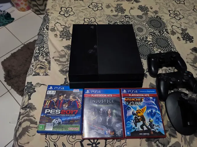 PS4 FAT (+) 2 controles (+) 3 jogos