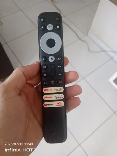 Tv TCL smart com controle por comando de voz