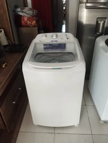 Máquina de lavar Eletrolux funcionando
