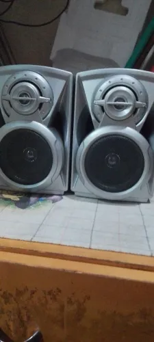 PAR DE CAIXAS SUPER CONSERVADAS, UM WOOFER E UM TWITTER EM CADA, LIMPAS E FUNCIONANDO OK.