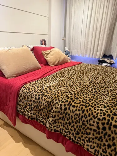 Cama queen branca com baú + colchão absolute ortobom