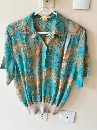 Blusas semi novas
