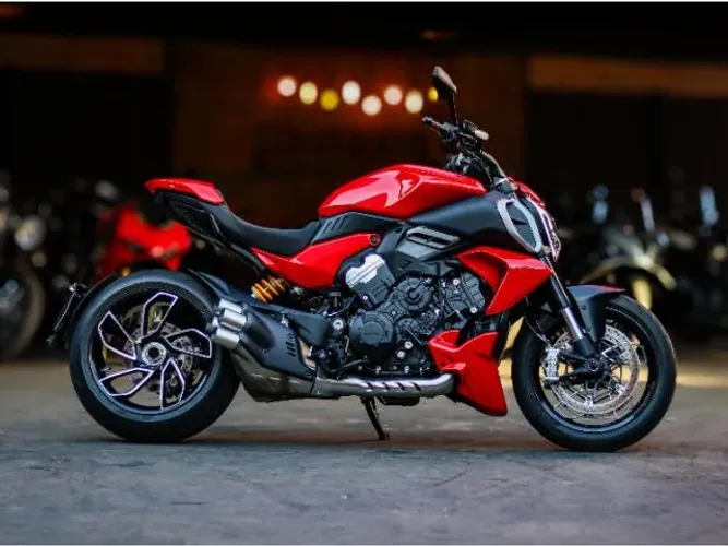DUCATI DIAVEL V4