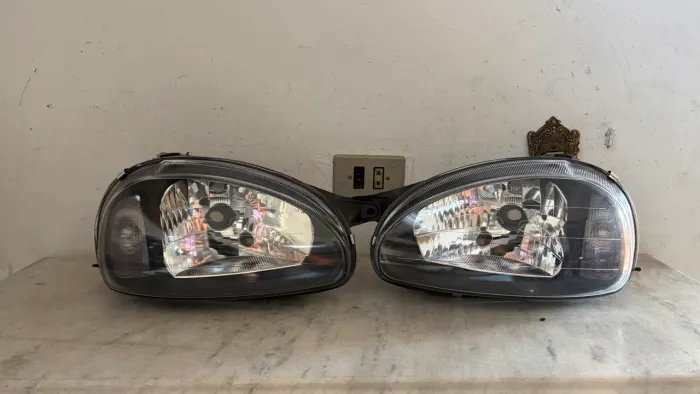 Par de farol corsa 2001/2007 máscara negra 