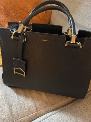 Bolsa Arezzo grande em couro