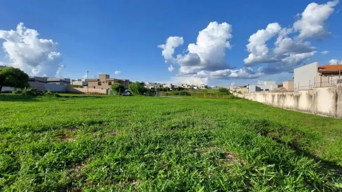 Terreno grande Cond Terras de Florenca | Imobiliária Rosa e Rangel
