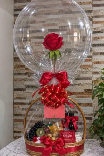 Cesta Café da Manhã Rosa Encantada Com Mensagem Personalizada e Deliciosos Itens.