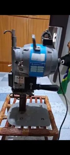 Máquina de corte de costura