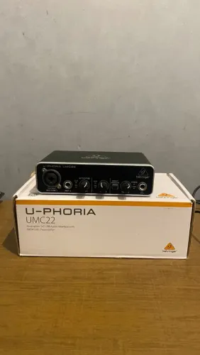 Interface de áudio Behringer
