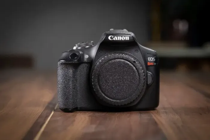 Camera Canon EOS T7 com 2 baterias extras e 1 carregador extra