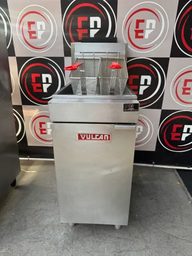 VENDO UMA FRITADEIRA A GÁS VULCAN LG 300 USADA