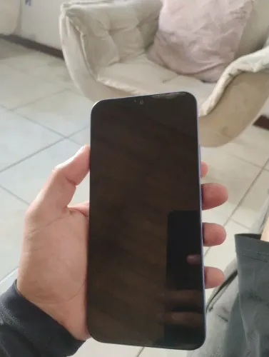 Redimi 15c 4 meses de uso, perfeito sem nenhum arranhão tenho caixa .