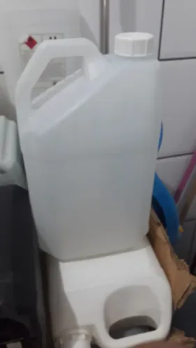Vendo galões de 5 Litros
