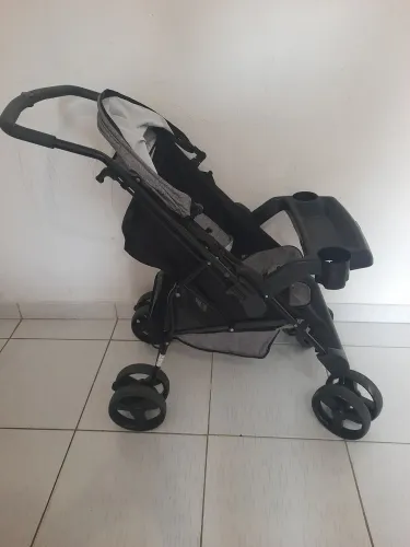 Carrinho de bebê semi novo