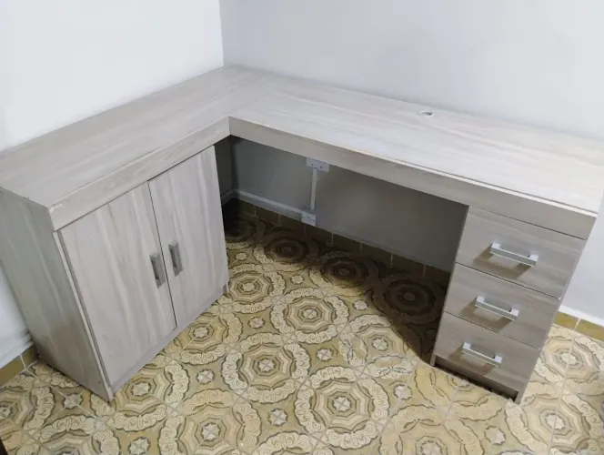 Mesa de escritório, cadeira é de brinde! Imperdível!!