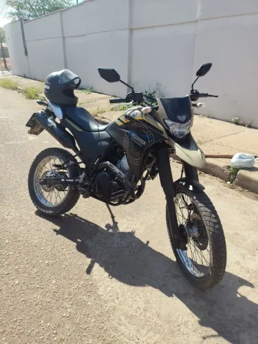 Lander 250, único dono, 45 mil rodados