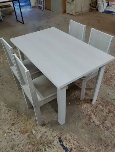Mesa de jantar com 4 cadeiras 100%MDF