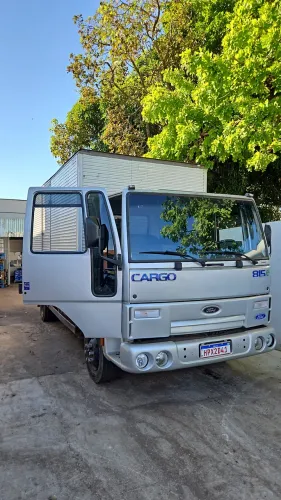Caminhão ford cargo 815s no jeito de trabalhar!