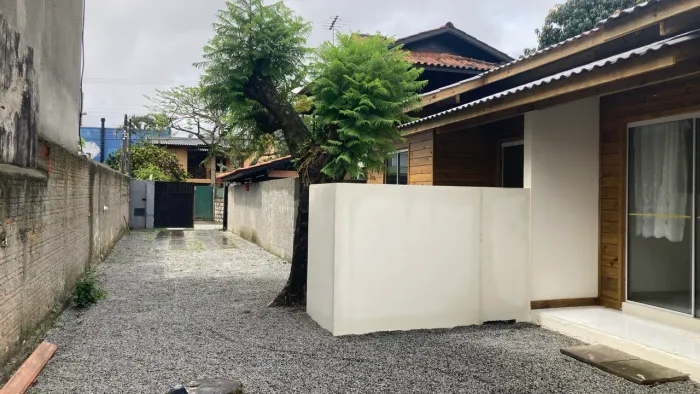 Casa nova na rua do arvoredo em São João do rio vermelho