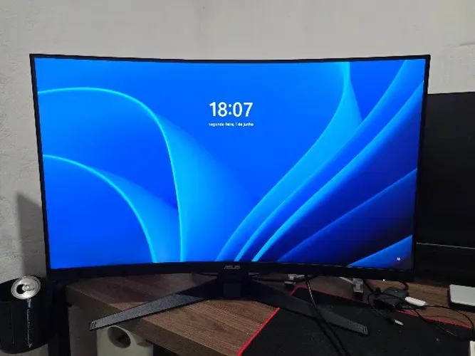 Monitor Gamer ASUS TUF 31.5", QHD, 165Hz, 1ms, VRR, FreeSync Premium, HDR10, Som Integrado