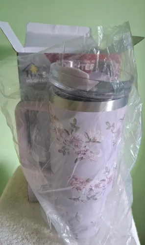 Vendo este copo térmico. 1.200ml. Novo. Por 75 reais