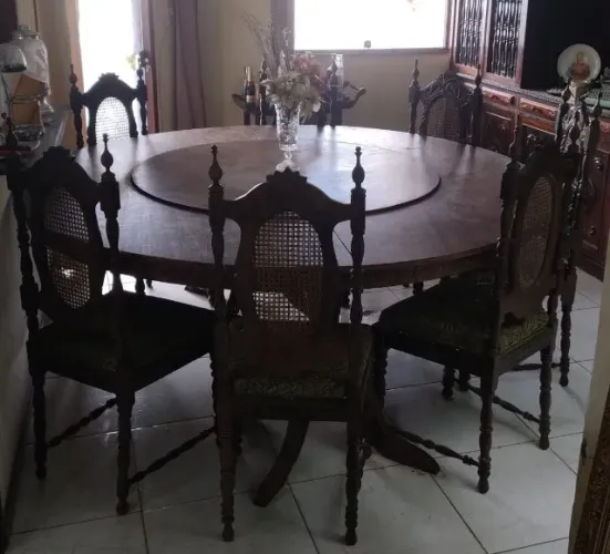 MESA GIRATÓRIA DE MADEIRA DE LEI - ANTIGUIDADE