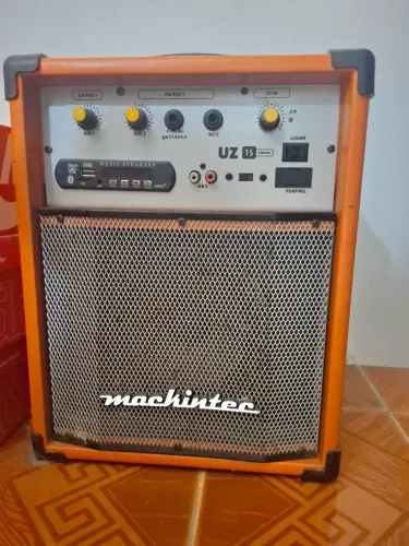 Amplificador mackintec usado, foi trocada a placa.