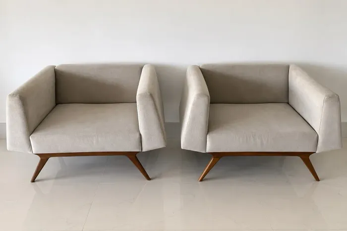 2 Poltronas Saccaro Bege/Cinza - Design Sofisticado