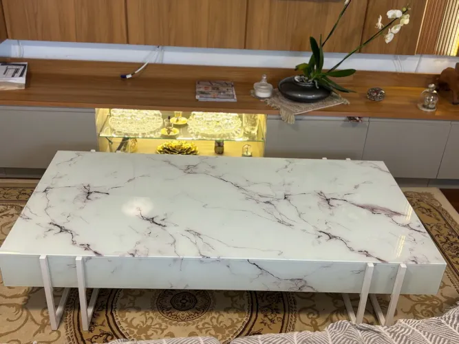 Mesa de centro marmorizada 1,50 x 0,80 m ? Seminova, apenas 6 meses de uso