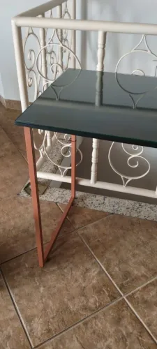 Mesa com tampo de vidro