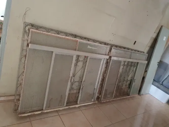 Janela de Aço com Grade Reforçada - Segurança e Durabilidade