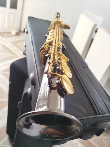 Sax Soprano VEDO Preto com Teclas Douradas Dois Tudéis, 3 Palhetas + Todos os Acessórios